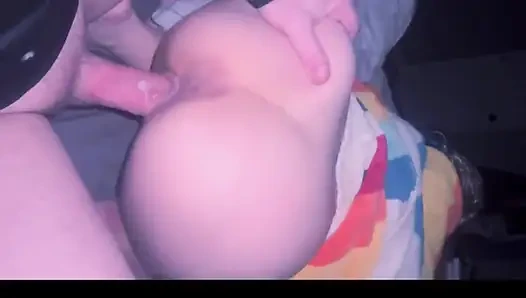 Memek sempit cewek mungil ini dientot habis-habisan sama kontol besar