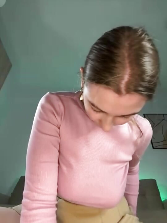 Jucielussie Cam sitting and real orgasm
