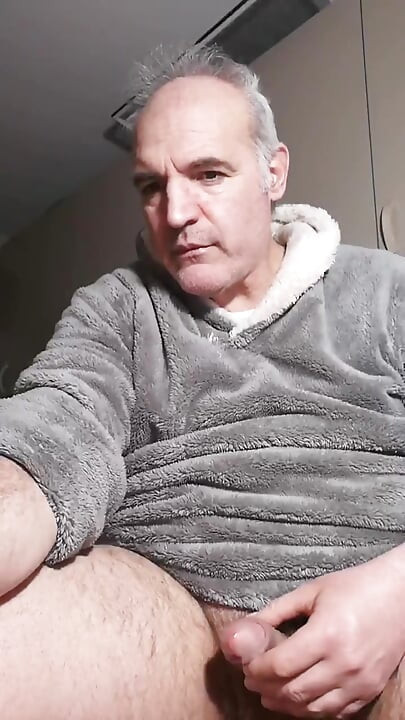 10 lutego pokaz online wieczorny z wytryskiem w twarz!
