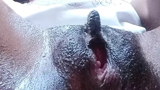 Mevsimlik carnivas'ın amcığı ve yarağı var