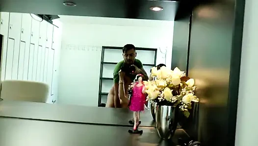 Милфа с большими сиськами наслаждается спермой на сиськах в видео от первого лица