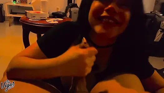 Post-burlesque Passion fick: verkleiden, necken, schlampiger blowjob, grober doggystyle, Kissen missionars-orgasmus & kondom-creampie