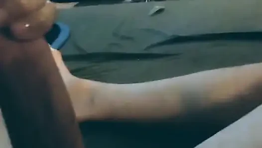 Büyük yarağımı sikiyorum