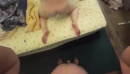 Китайская милфа Slutty Kitty позволяет Yummy Jimmy писать на ее задницу и кончает в ее тугую сочную киску на День Святого Валентина!