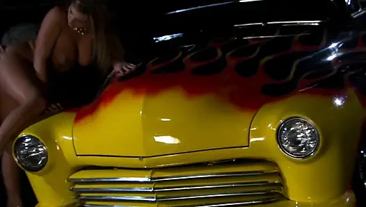 Ngentot dengan adegan kendaraanku 01 mereka bersetubuh di sebelah mobil mereka yang disetel