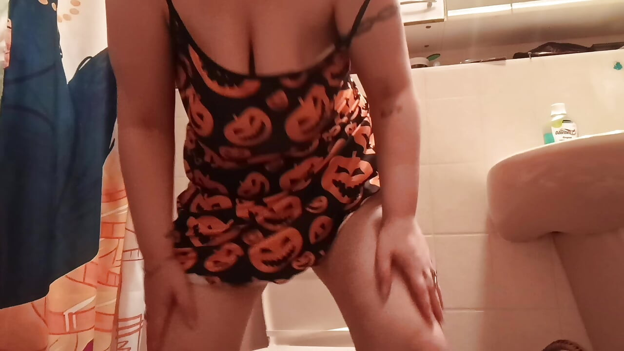I hope my party guests don't hear me pissing