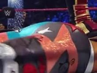 WWE - круглая жопа Bayley колышется на коврике
