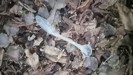 Bulduğum kullanılmış prezervatiften döl yiyor