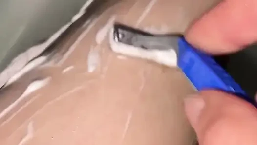 Cewek dengan lebat lagi cukur lebat - close up