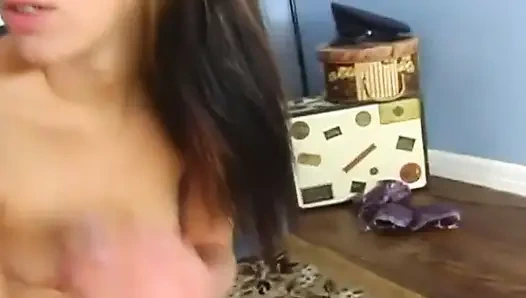 Pelacur muda seksi untuk kontol yang solid!