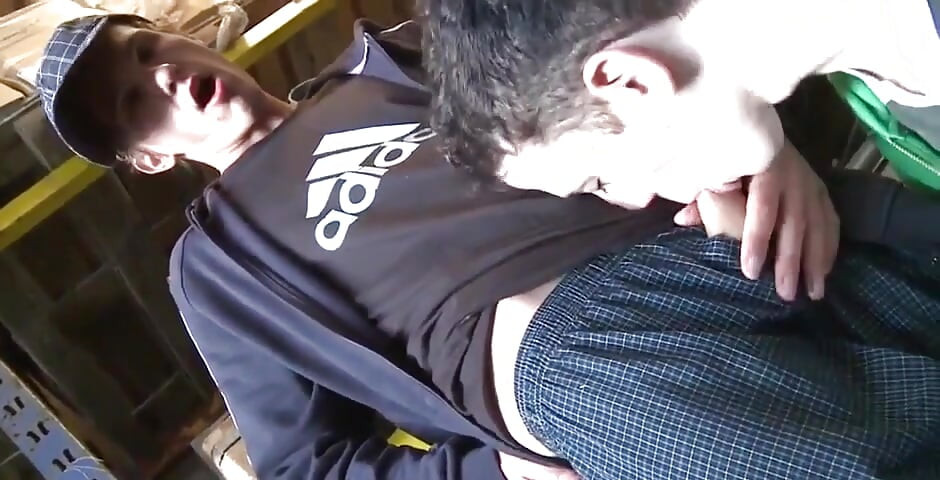 후장 따먹기 창고에 있는 스케이팅 선수 스벤 Und Jimmy Hilton...