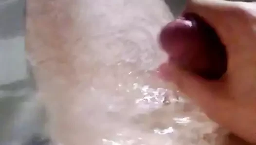 Küvette benim aşırı uyandırılmış horoz mastürbasyon