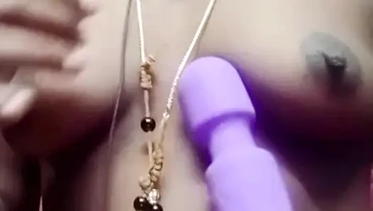Hintli Hintli tamil evli kadın renu çıplak canlı çağrı vibratör göğüsleri amcığı azdırıyor büyük göt ateşli sesi açıyor! Renuraj