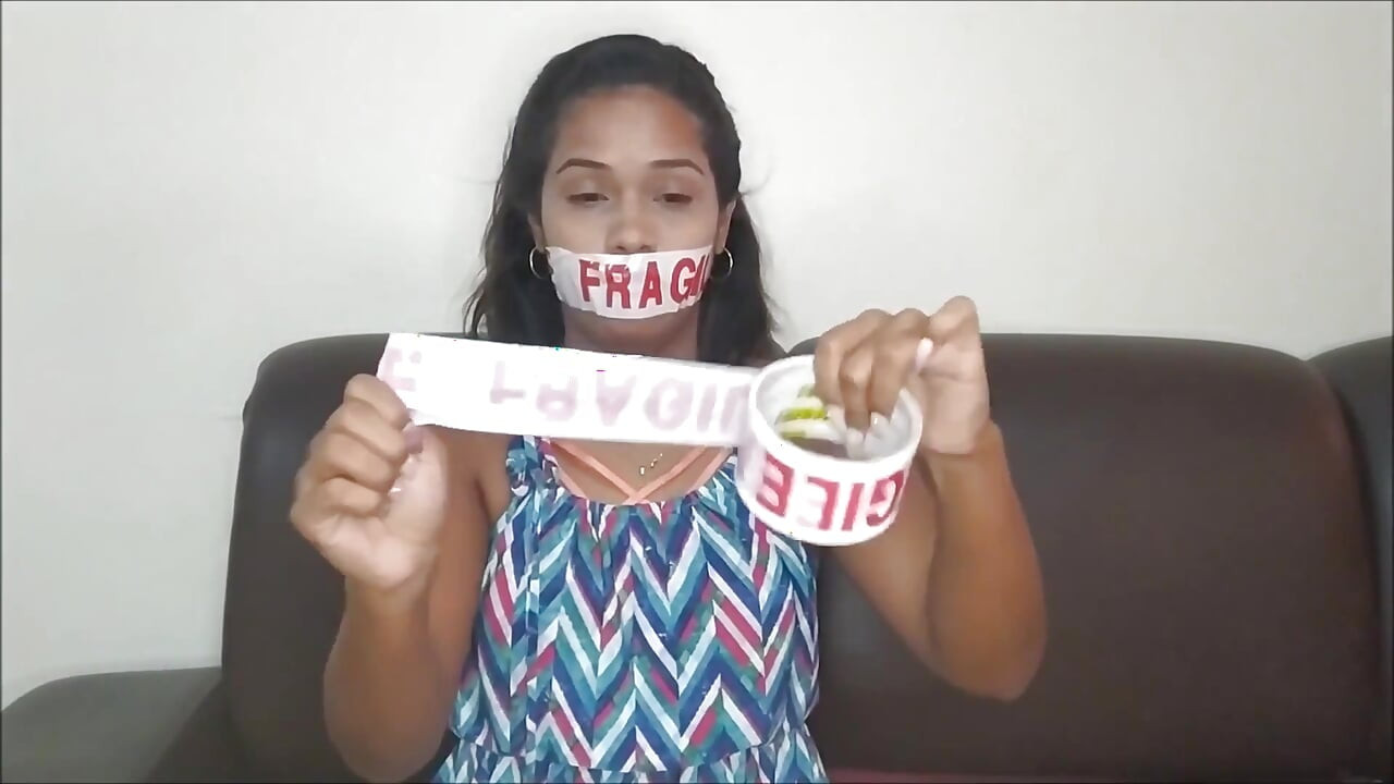 Începătoare latino de 20 de ani: Bine ati venit în lumea fetișului!