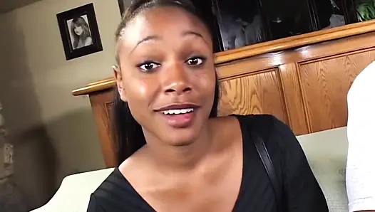 Cewek nakal kulit hitam dientot habis-habisan sama kontol raksasa pria kulit hitam