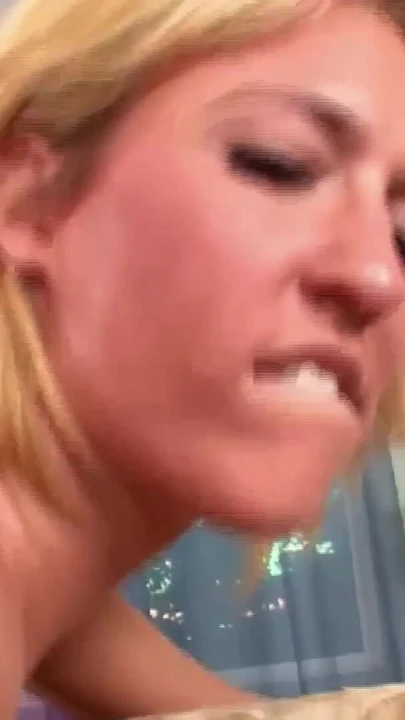 Вълнуващ момент от "Възбудена наемателка чука горещия си хазяин"