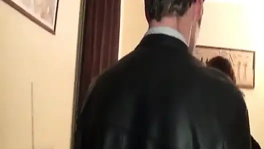 Fransa'dan pirsingli erkek delisi çifte sikiliyor