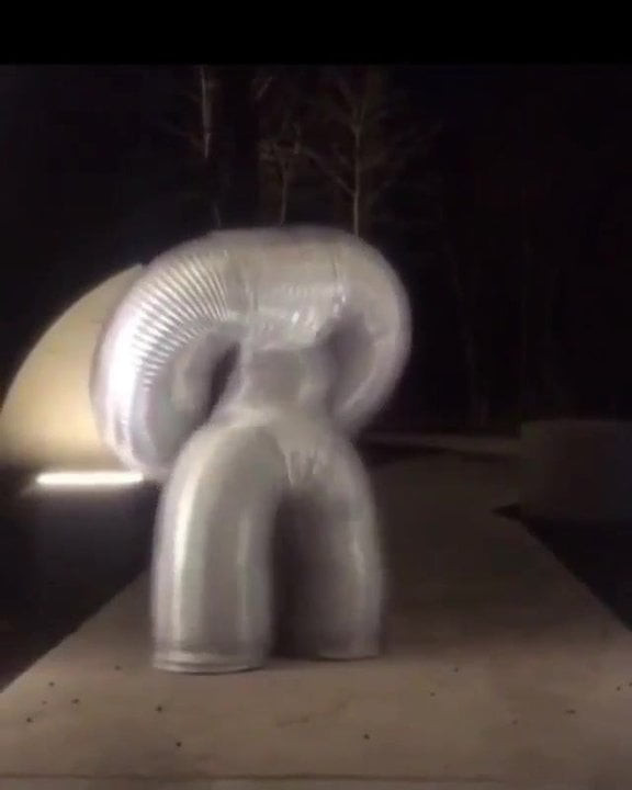 Žena sa velikim sisama