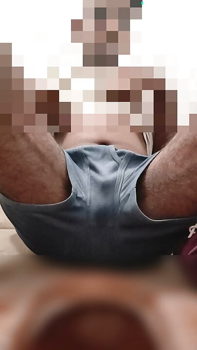 בשעה 12:00 בלילה סונו הלכה לשירותים ועשתה אוננות מטורפת.