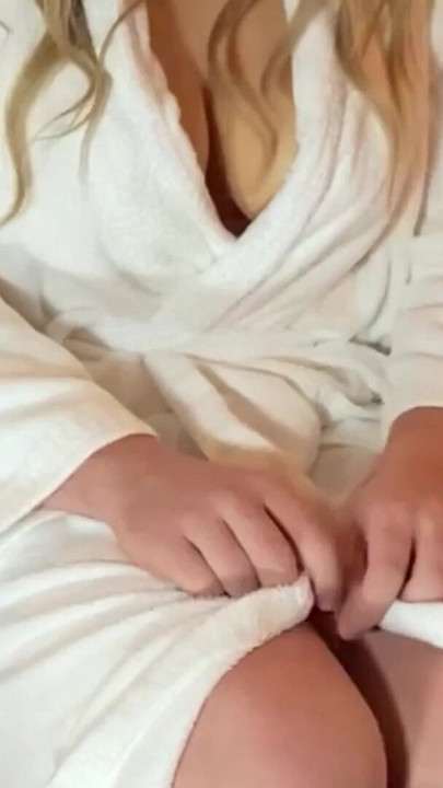 Kultni trenutak iz "Velike sise transica bljeska kurca u sauni spa hotelu"