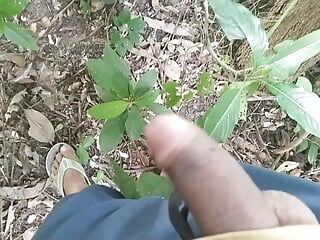 Indiano garoto masturbando na selva