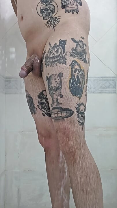 Cewek gemuk kepergok di kamar mandi