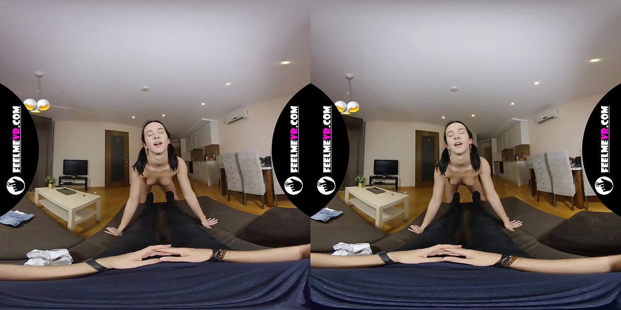 Natasha zeigt ihre große muschi in professionellem lapdance Vr180