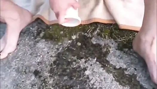 Bagian 2 - aku lagi asik ngentot memekku pakai dildo di luar ruangan sampai lubangku menganga lebar