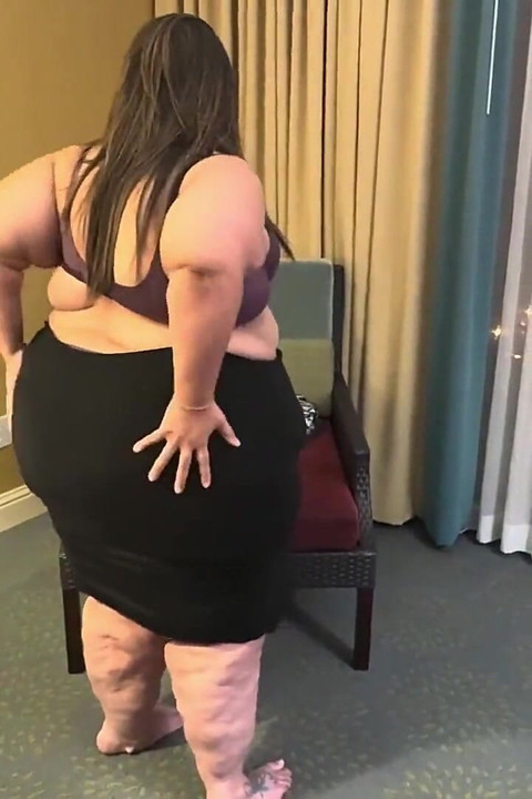 Plump Paradise: Hotel Dress N Squeeze 2