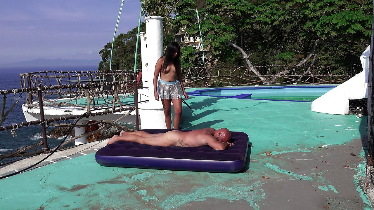 Büyük götlü nataly o hareketi alıyor