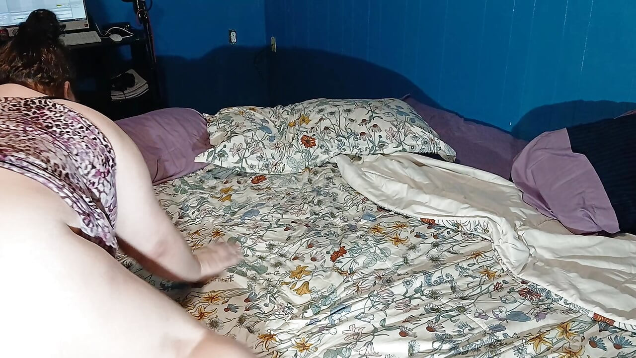 Sloppy Lynn Big Ass Anal Training Riding That Ass Got a Fire Grip