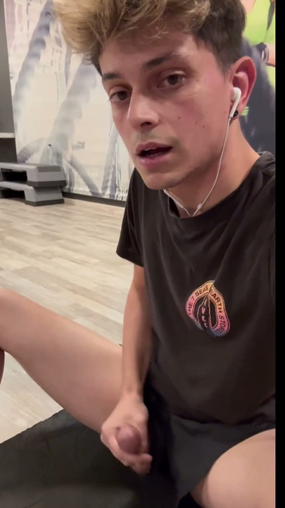 Got Horny in the Gym While Training so I Decided to Take the Risk and Jerk off Hoping to Get Caught