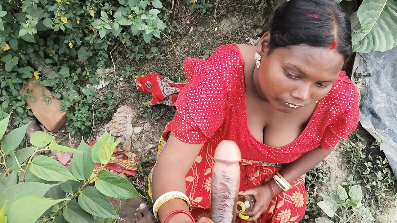 我的印度妻子在户外做爱