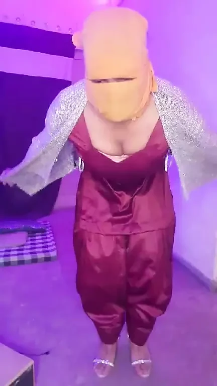 indian crossdresser in satin silk suit salwar high heels falshing everything