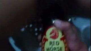 Филиппинка обожает пиво с красной лошадью