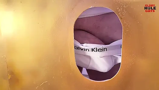 Ateşli hetero-twink kalın yarağını acımasızca alıyor