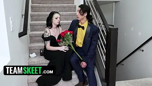 Arkadaşı David Lee sonunda harekete geçiyor ve Kitty Cam teslim oluyor