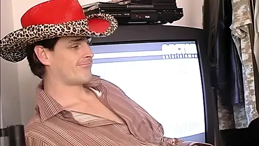 Горячая наездница имеет аудиторию, пока она трахается