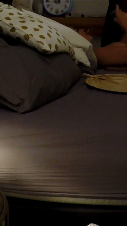 Seksi esmer kiz tasaklarimda ne var ne yoksa bir cam sisenin icine bosaltmami istedi ve elleriyle beni azdirip bir guzel tum dollerimi aldi | Klip 2