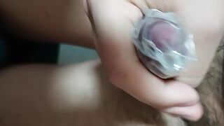 Chiński chłopak orgazm w prezerwatywie z ciasnym pierścieniem kutasa