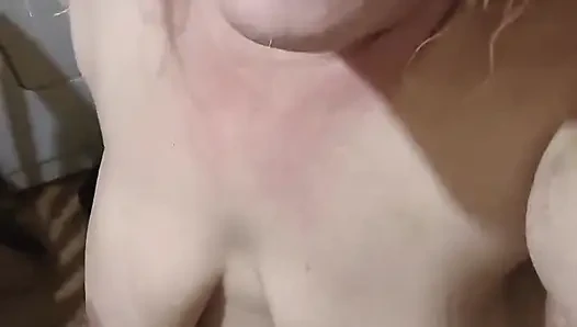 Göğüslerini emerken fışkırtıyor