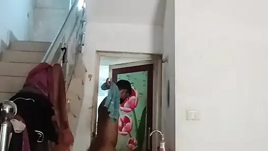 Priya bakış açısı beni ateşli bir Hintli adam sert boşalana kadar kalın yarağını okşuyor