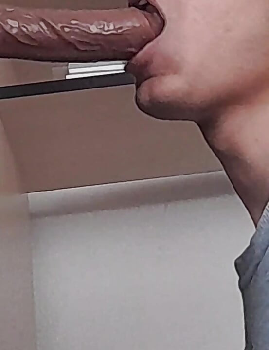 Просто обожавам да смуча курове!