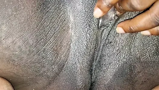 Грязная нога трахает киску до кончания