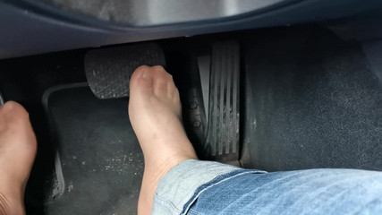 Nylonstrumpfhose im Auto