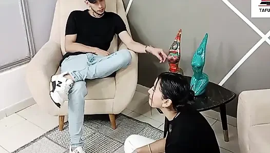 Meine stiefschwester bittet mich, ihr zu lehren, wie man mit ihrem freund fickt und ich gebe ihr eine gute verdammte schlampe teil 1