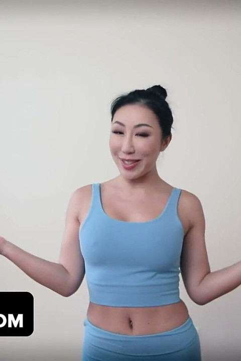 StayHomePOV - linda fitness asiática faz uma divisão em um pau e salta sua bunda redonda - Filme completo