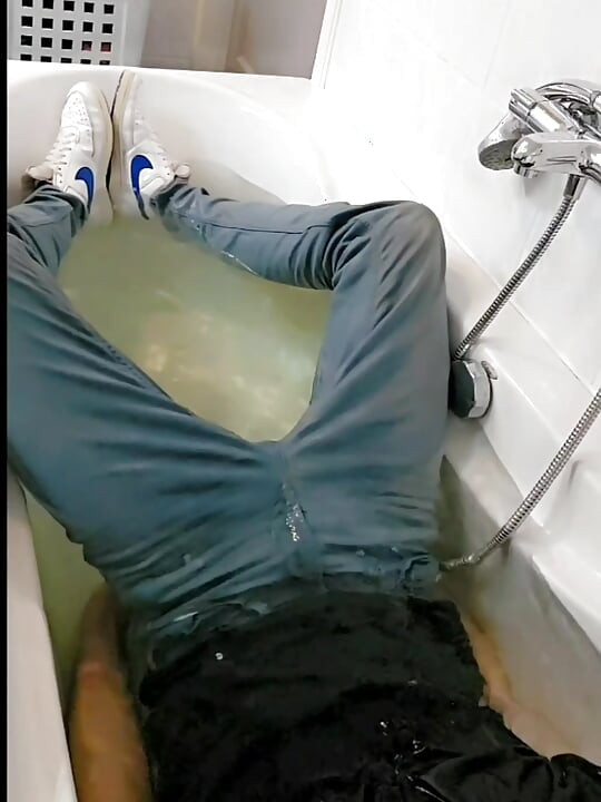 Wet Soaked Slut Playing in the Bathtub