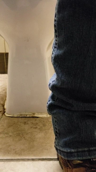 quick piss vid for my gator n our truckin friend in trckstop