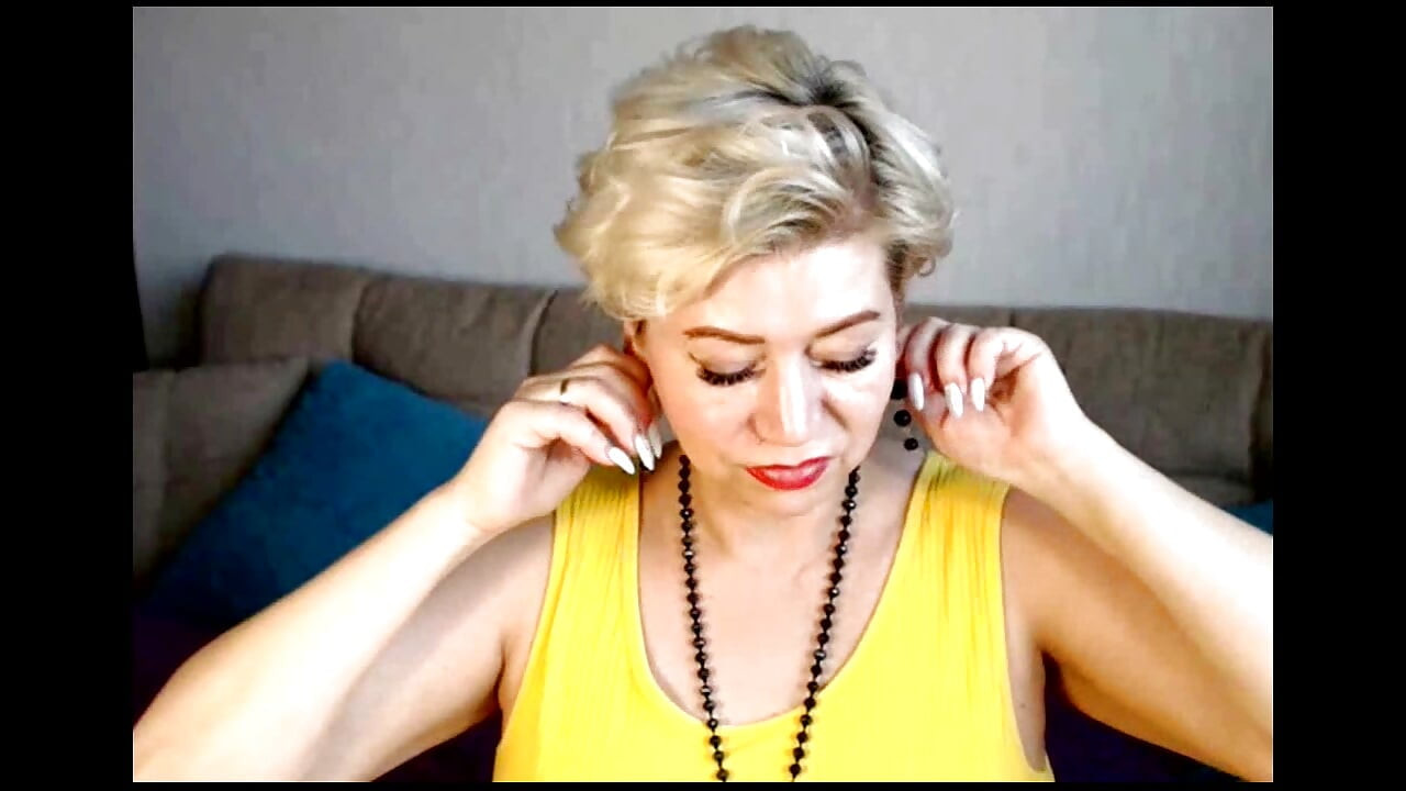 Moja žena je cool webcam kurva-1 4 .!. )) Vruća zrela kučka u žutoj haljini...